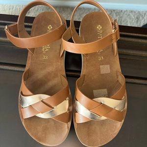 Brown leather girls sandals, size 33